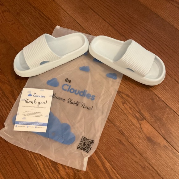 Women's Light Blue Slide Cloudie Slides New - Picture 2 of 3
